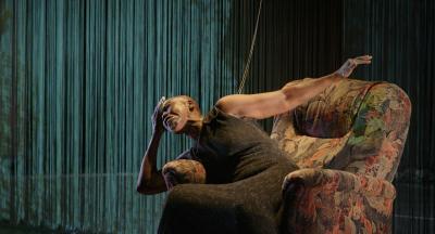 07 Germaine Acogny Performance A Un Endroit Du Debut (©CALA FILM)